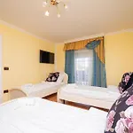 2 Bedroom Stunning In لابين