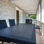 2 Bedroom Stunning In لابين
