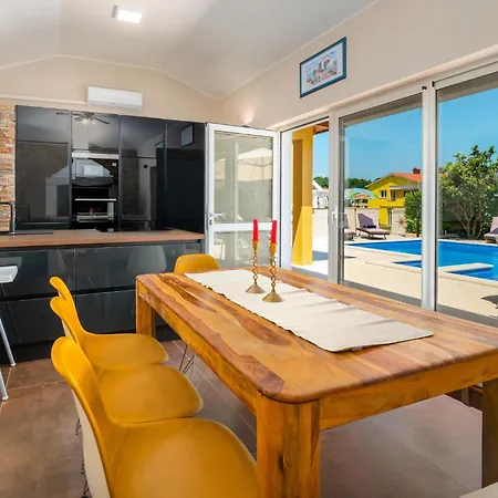 2 Bedroom Stunning In Appartement