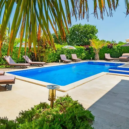 2 Bedroom Stunning In