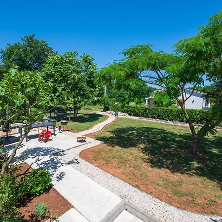 2 Bedroom Stunning In *